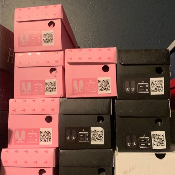 SOLD OUT❗️❗️ don’t buy wong let me mark not 4sale pending offers Jeffree Star - Picture 2 of 3